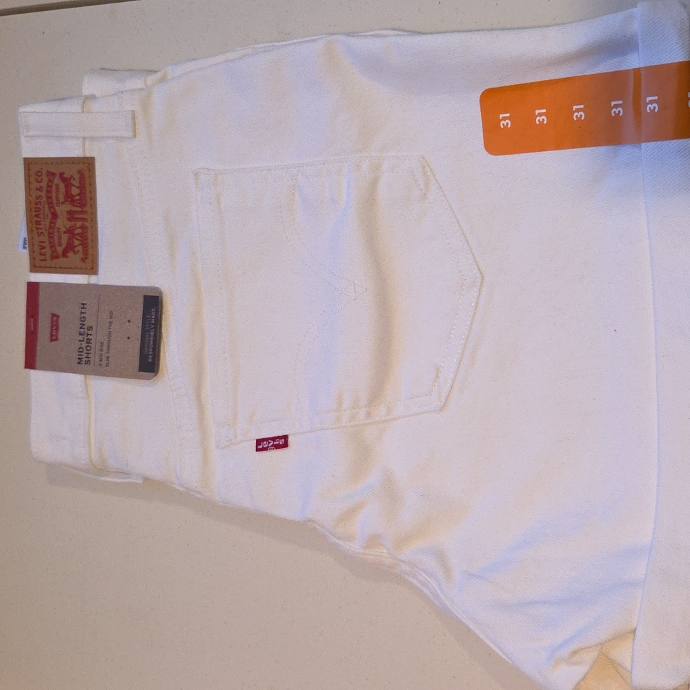 Levi's Classic White Denim Shorts - Picture 2 of 3